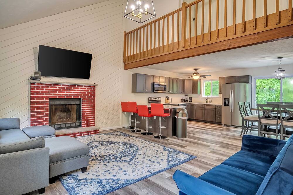 Photo of Livingroom in Tobyhanna