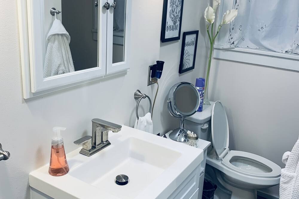 Photo of Bathroom in Derrick City