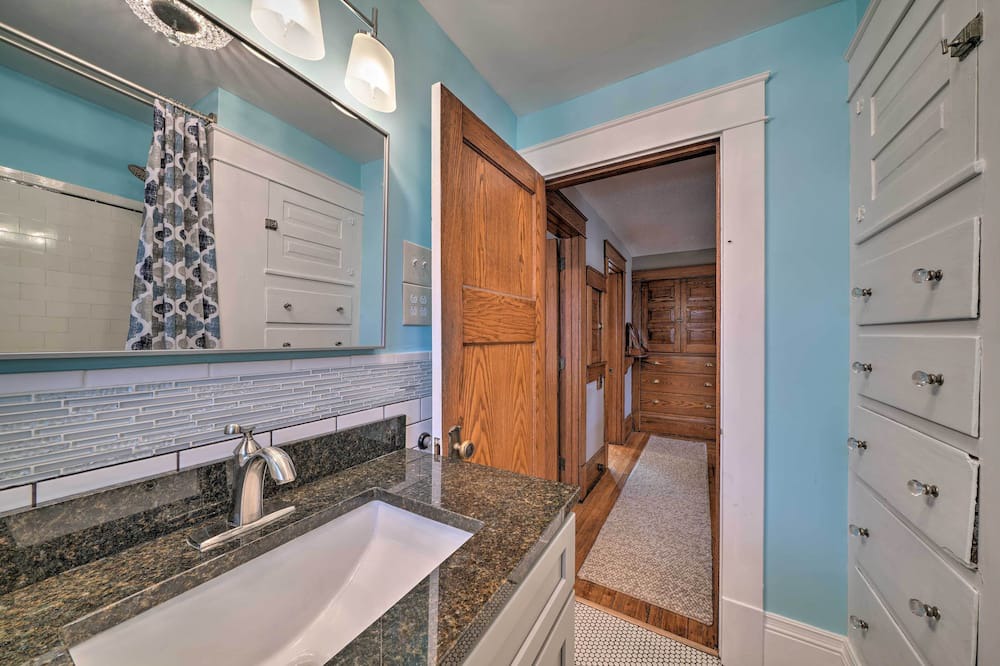 Photo of Bathroom in North Lima