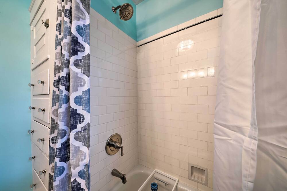 Photo of Bathroom in North Lima