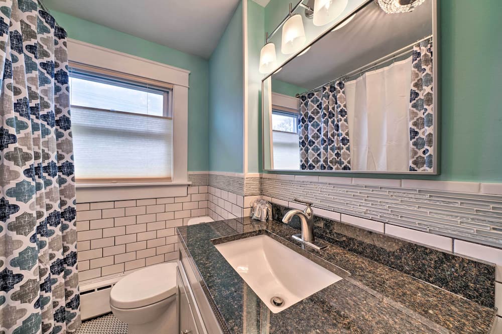 Photo of Bathroom in North Lima