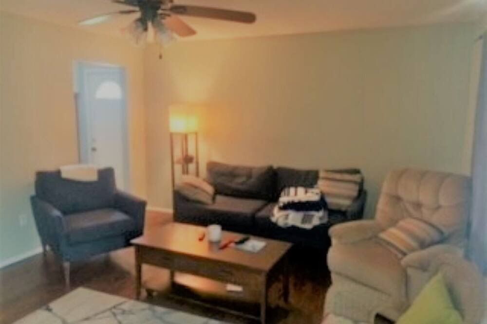 Photo of Livingroom in Bellefonte