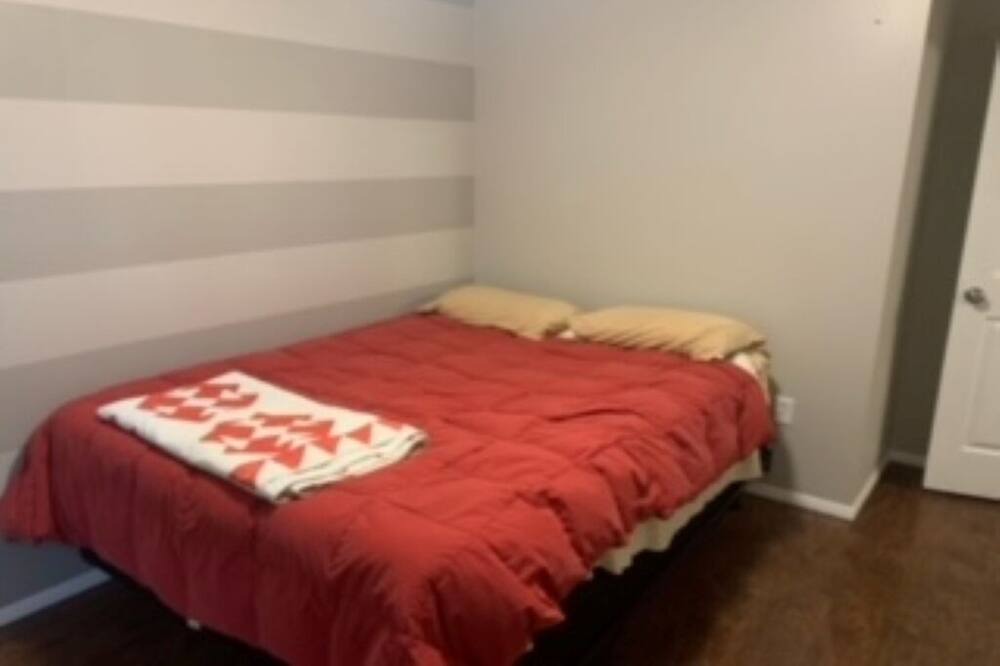 Photo of Bedroom in Bellefonte