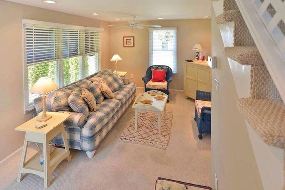 Photo of Livingroom in Avalon