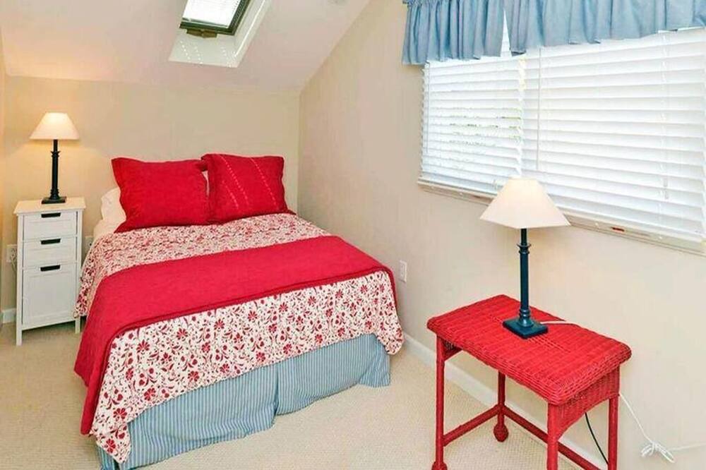 Photo of Bedroom in Avalon