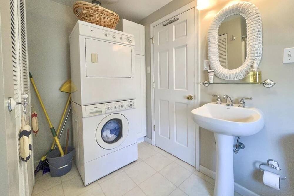Photo of Bathroom in Avalon