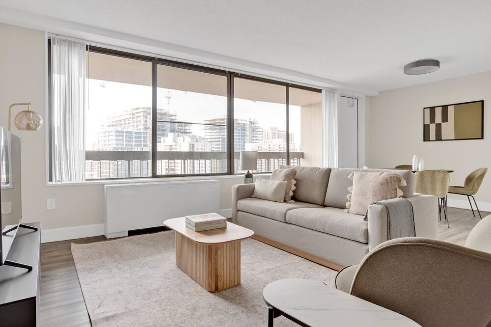 Photo of Livingroom in Crystal City