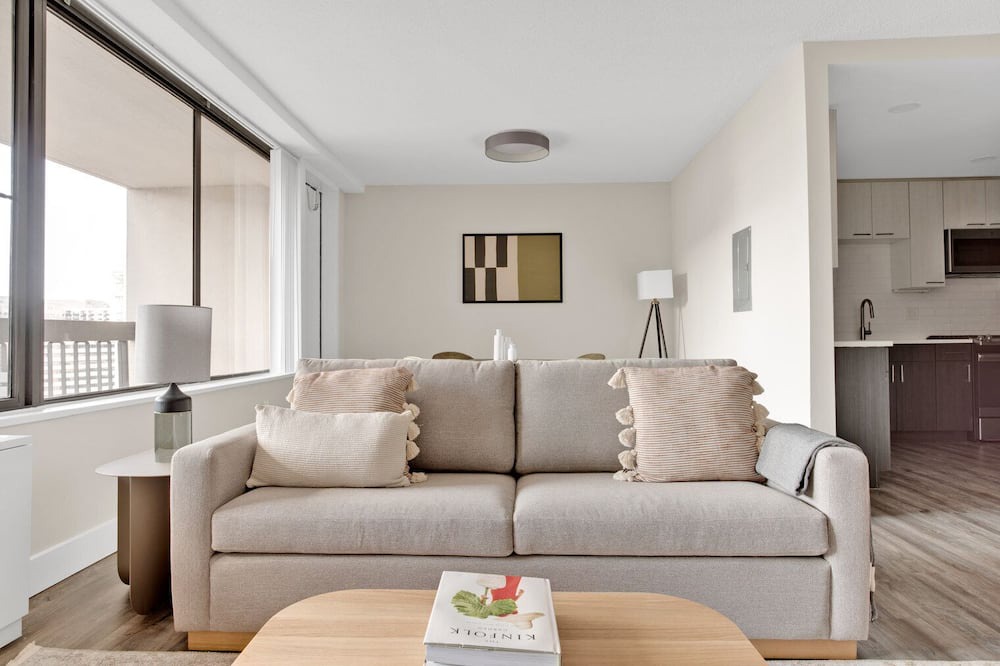 Photo of Livingroom in Crystal City