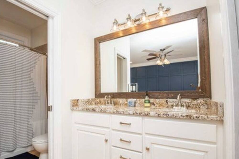 Photo of Bathroom in Ten Mile