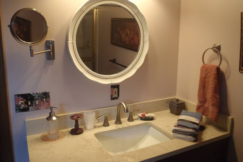 Photo of Bathroom in Butztown