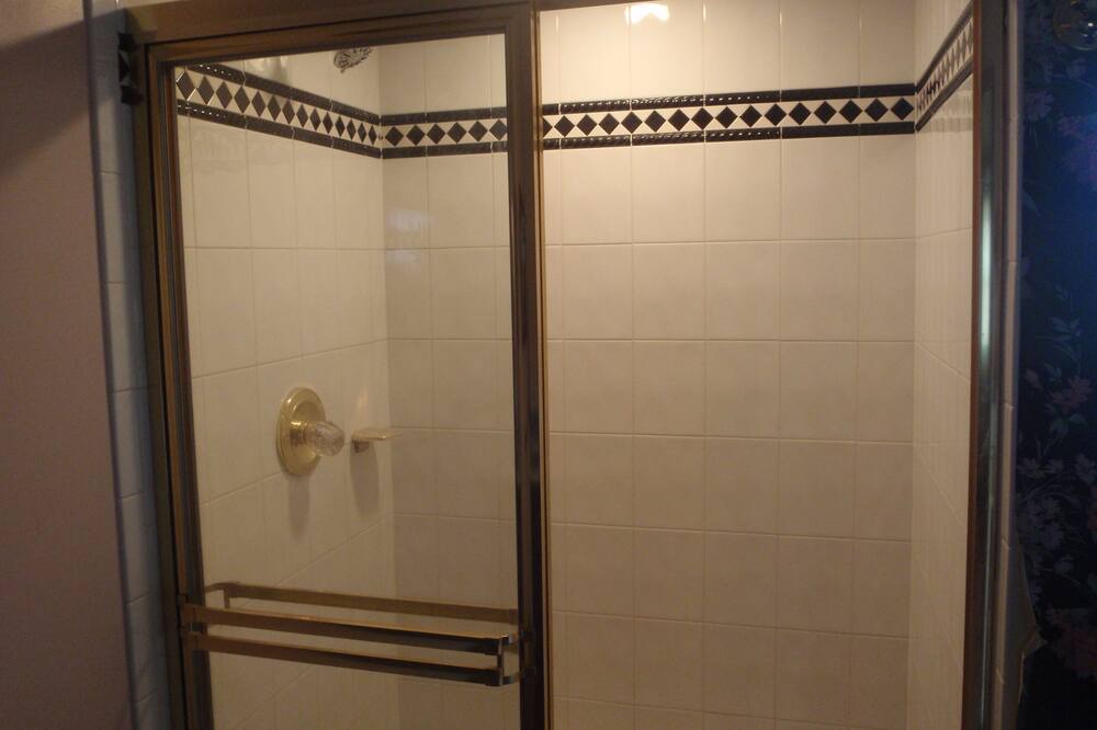 Photo of Bathroom in Butztown