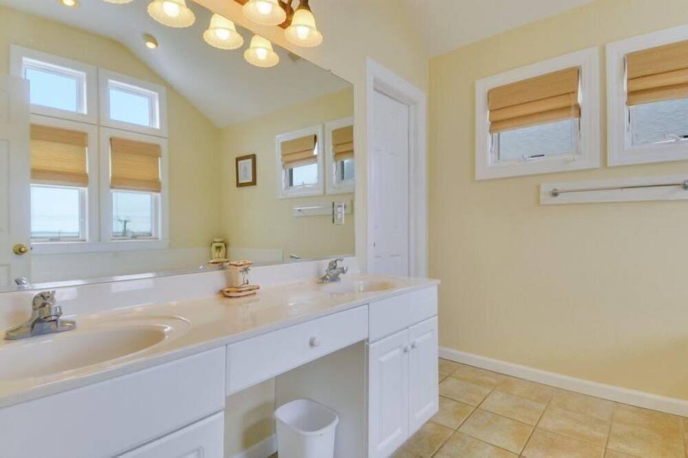 Photo of Bathroom in Nags Head