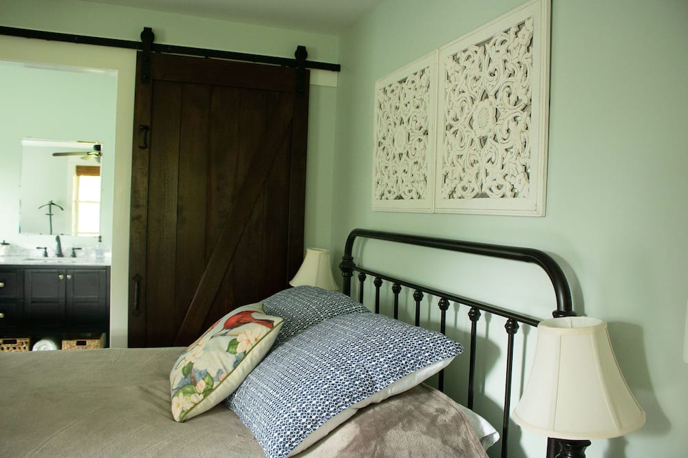 Photo of Bedroom in New Midway