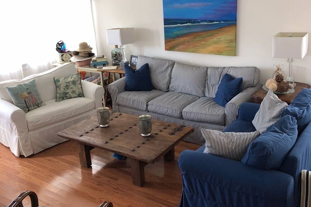 Photo of Livingroom in Margate City