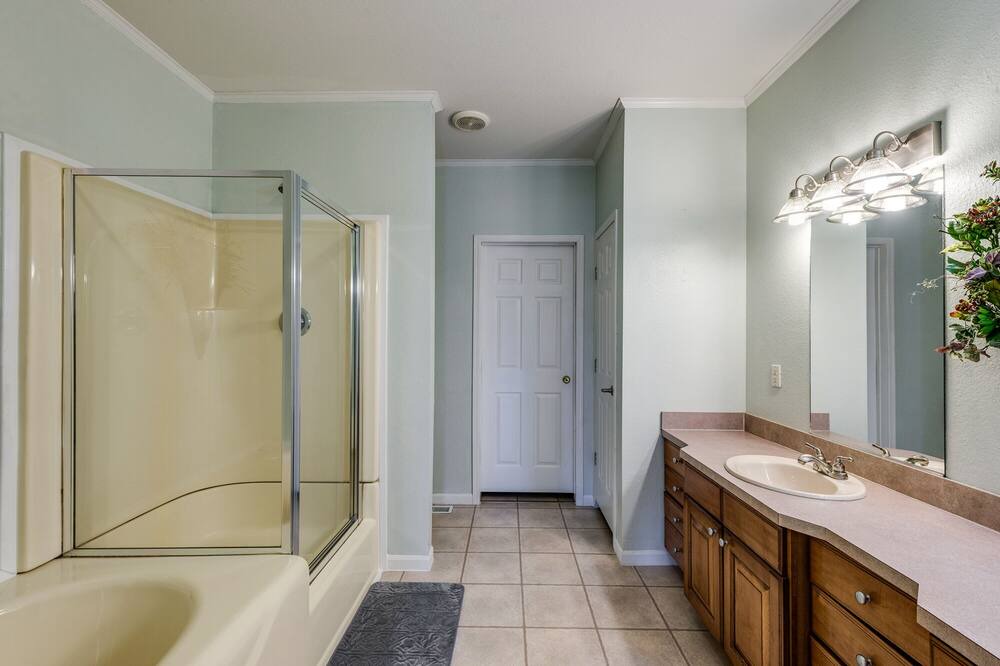 Photo of Bathroom in Allons