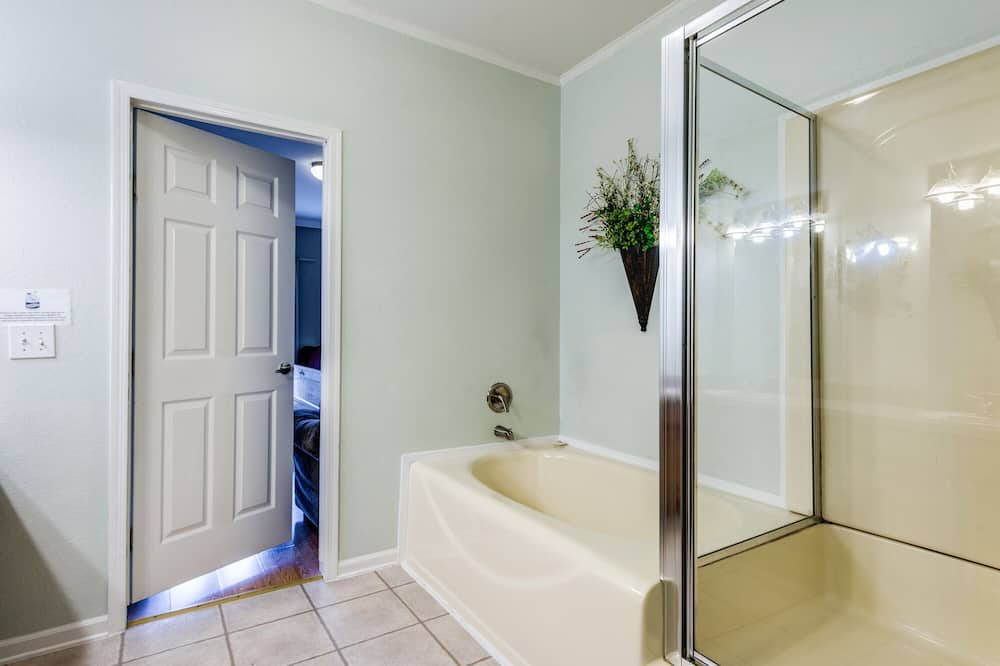 Photo of Bathroom in Allons
