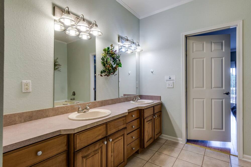 Photo of Bathroom in Allons