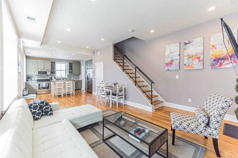 Photo of Bedroom in Southwest Center City