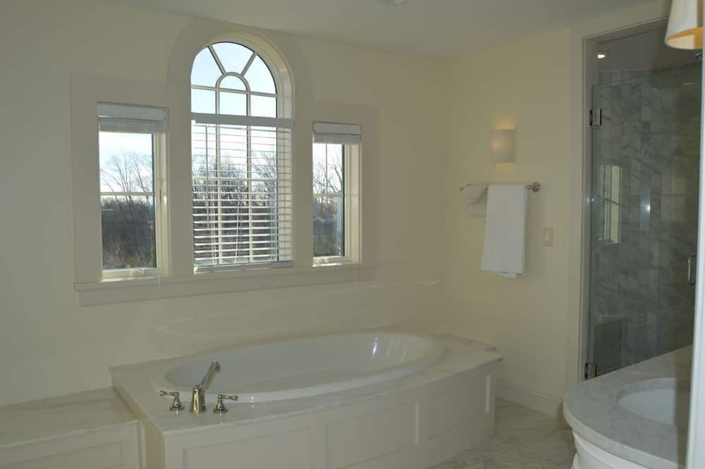 Photo of Bathroom in Fieldston