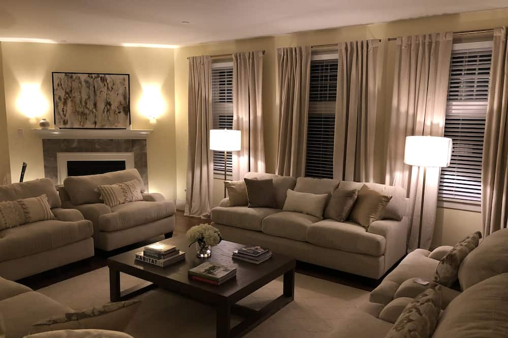 Photo of Livingroom in Fieldston