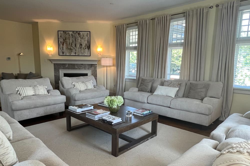 Photo of Livingroom in Fieldston