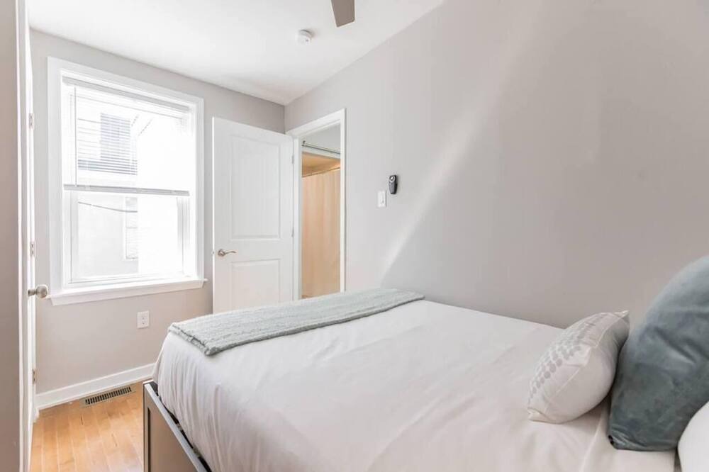 Photo of Bedroom in Graduate Hospital