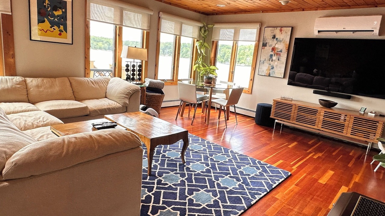 Photo of Livingroom in White Lake