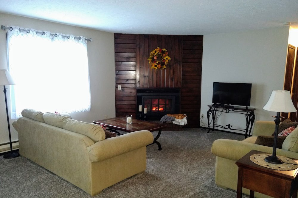Photo of Livingroom in Elyria