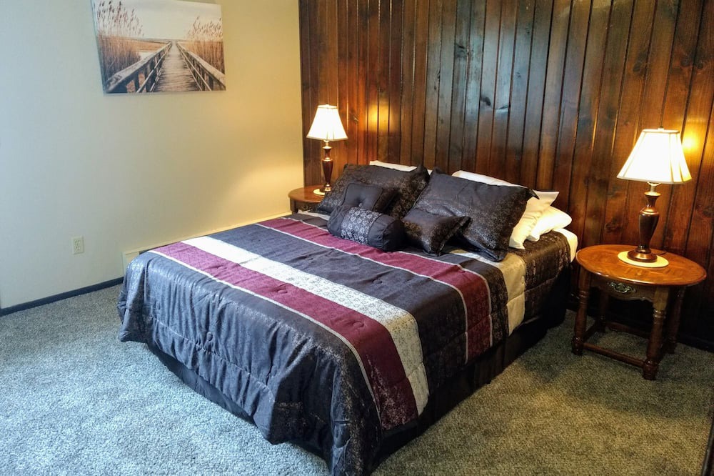 Photo of Bedroom in Elyria