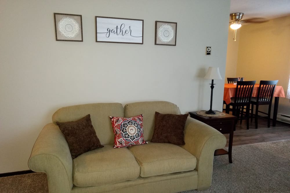 Photo of Livingroom in Elyria
