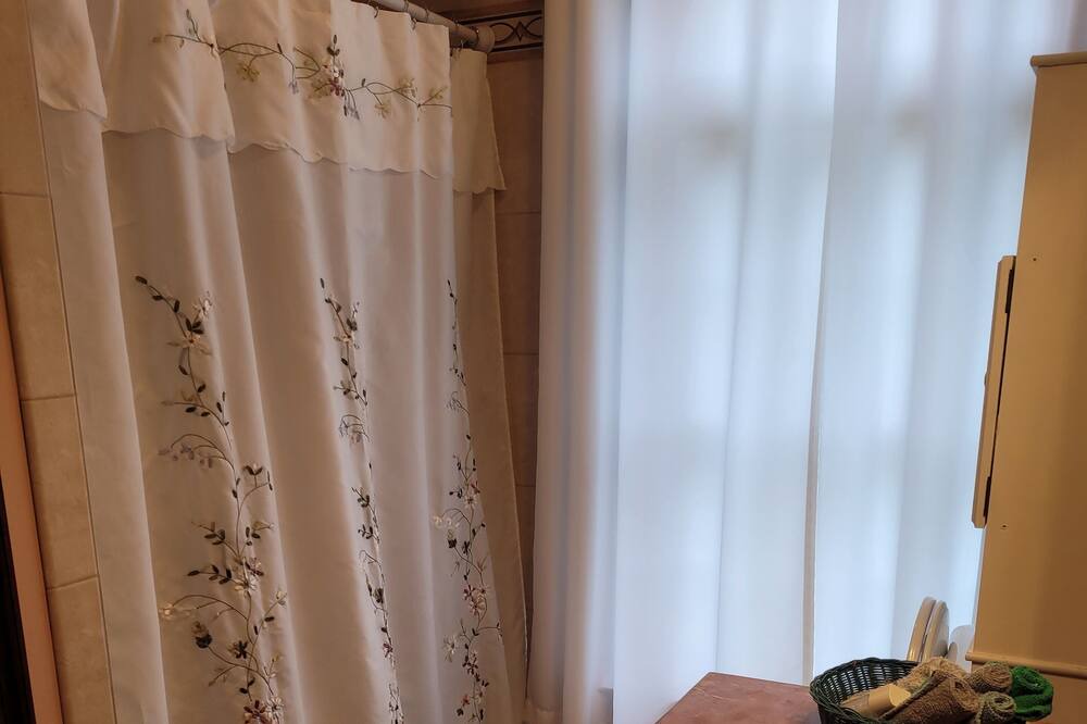Photo of Bathroom in Butztown