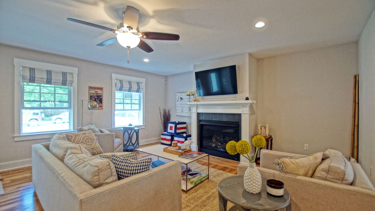 Photo of Livingroom in Historic District