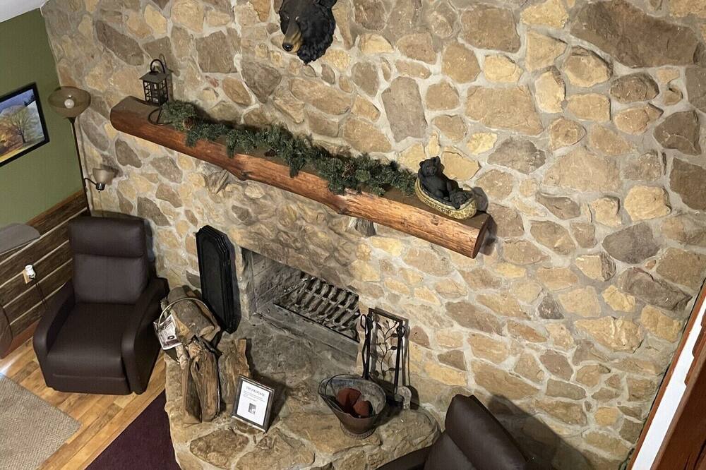Photo of Livingroom in Huey