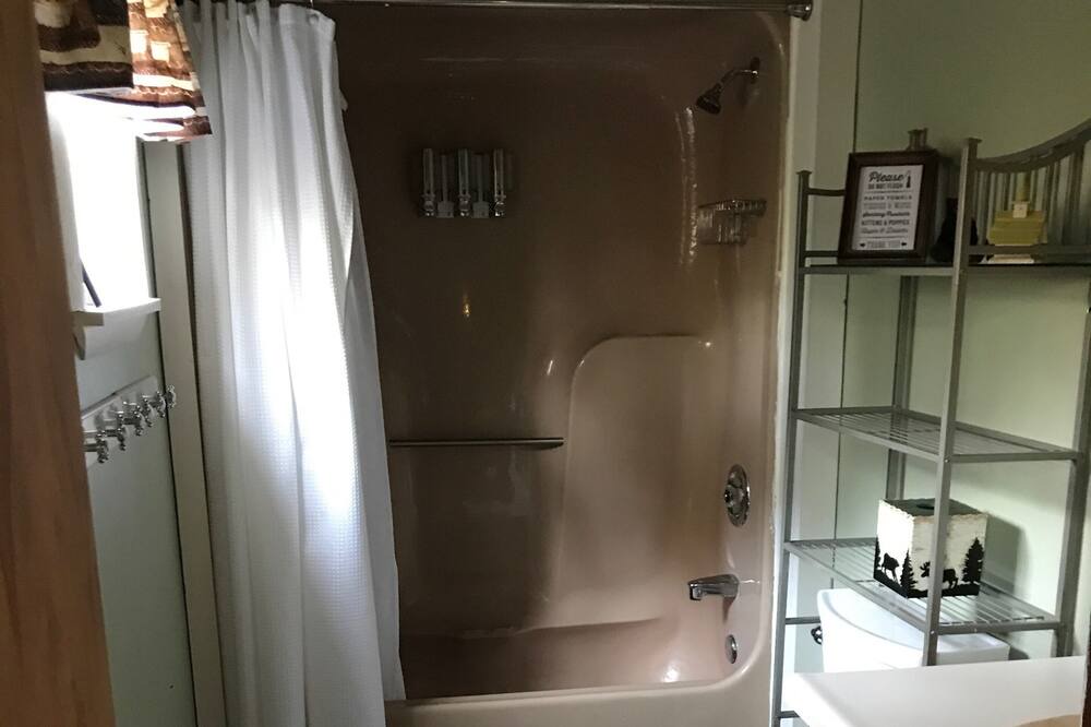 Photo of Bathroom in Huey