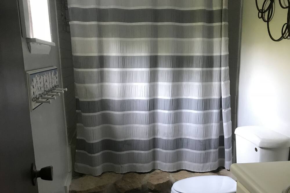 Photo of Bathroom in Huey