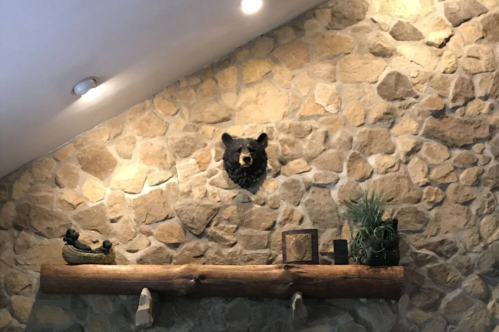 Photo of Livingroom in Huey