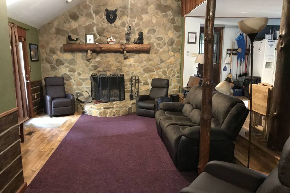 Photo of Bedroom in Huey