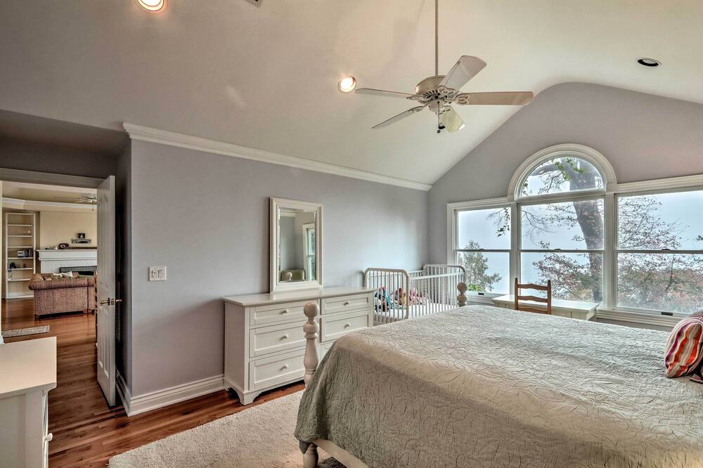 Photo of Bedroom in Atlantic Highlands