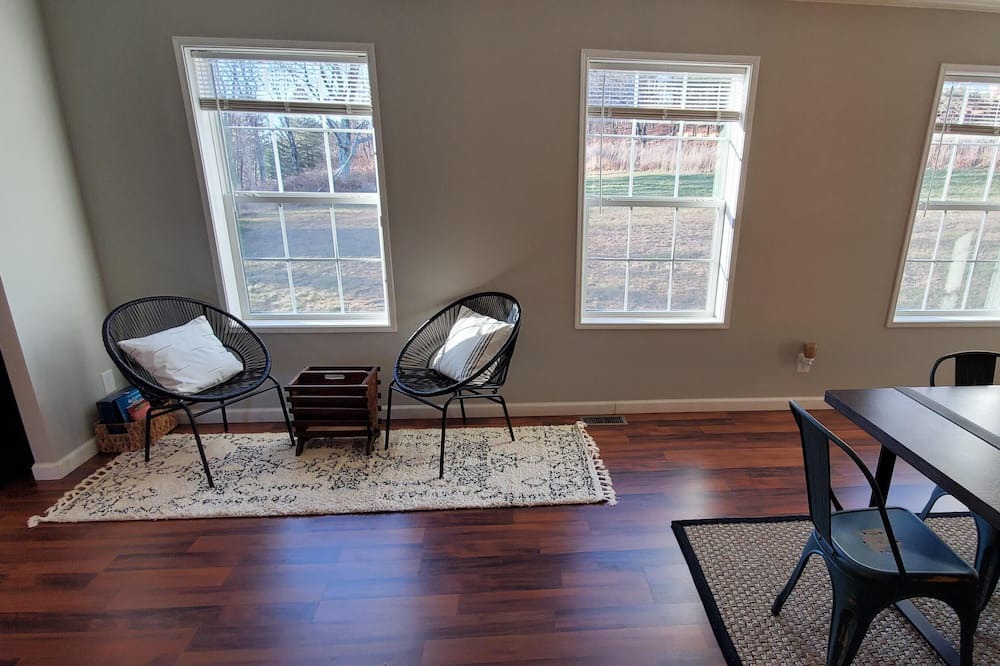 Photo of Livingroom in Town of Denning