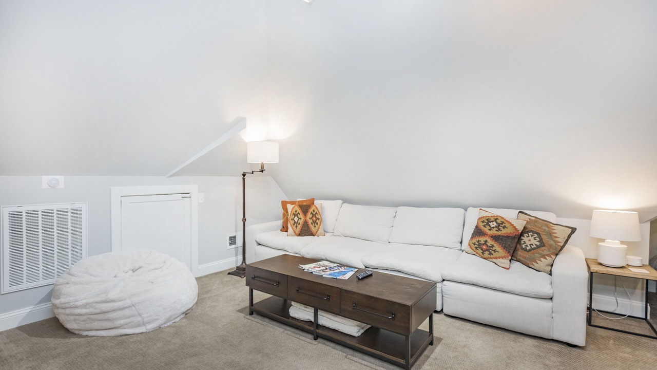 Photo of Livingroom in Five Points