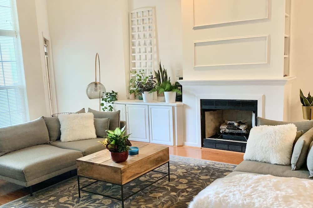 Photo of Livingroom in Town Center