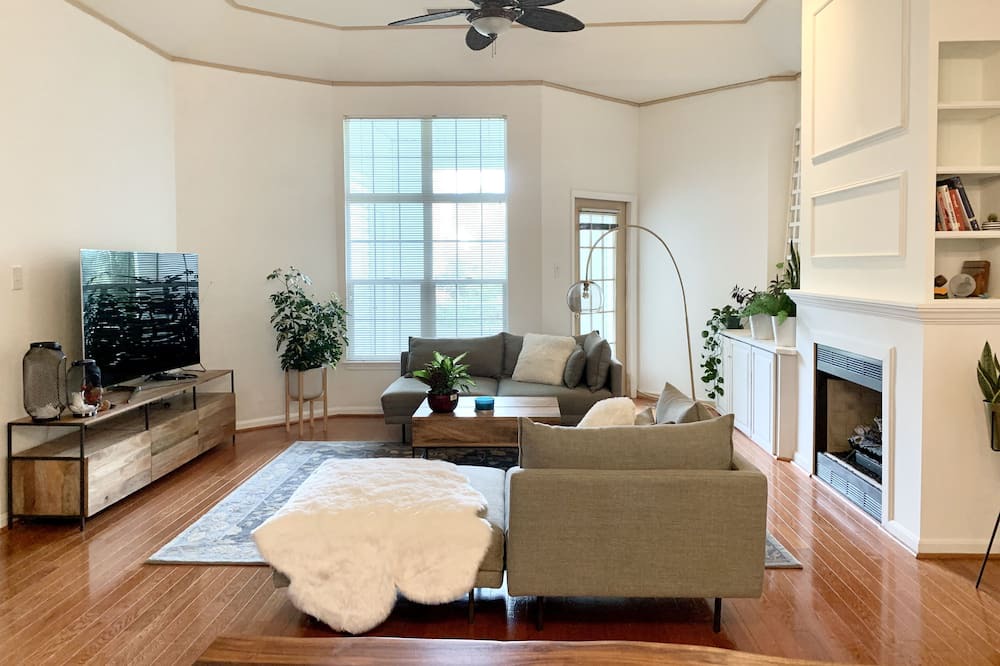 Photo of Livingroom in Town Center