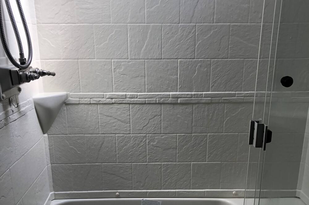 Photo of Bathroom in Grantville