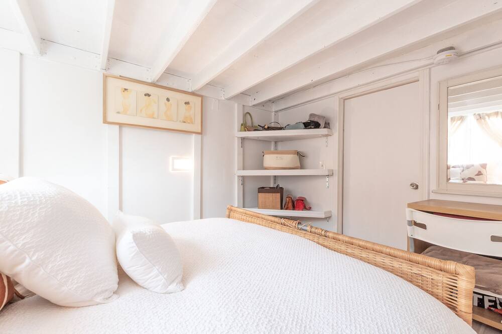 Photo of Bedroom in Weehawken