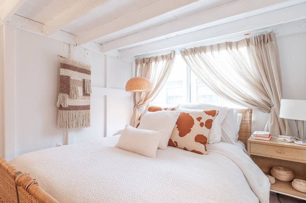 Photo of Bedroom in Weehawken