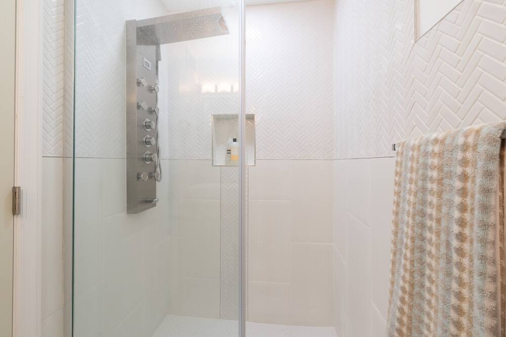 Photo of Bathroom in Weehawken