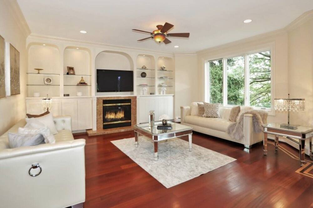 Photo of Livingroom in Teaneck