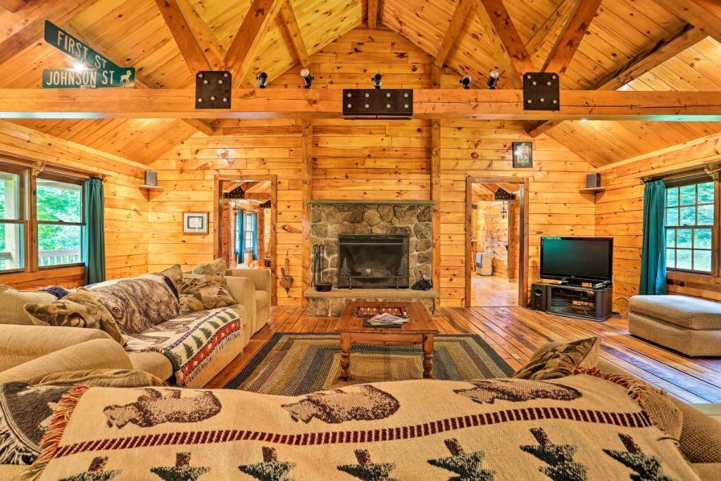 Photo of Livingroom in Long Eddy