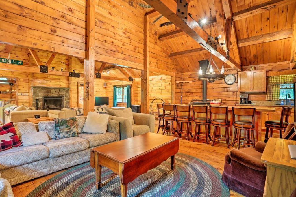 Photo of Livingroom in Long Eddy