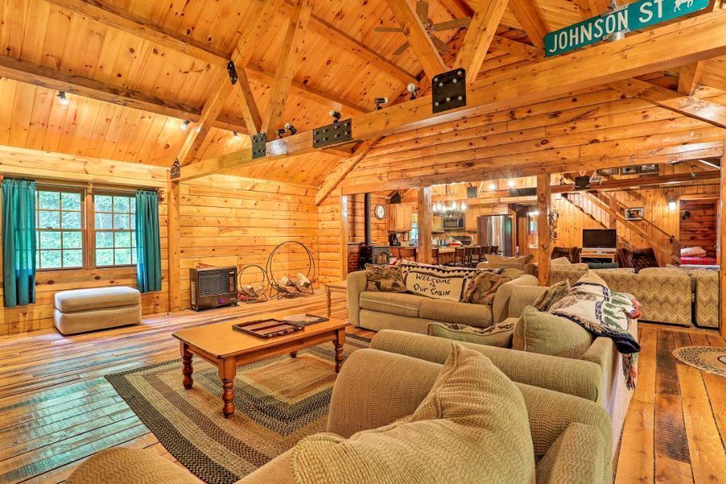 Photo of Livingroom in Long Eddy